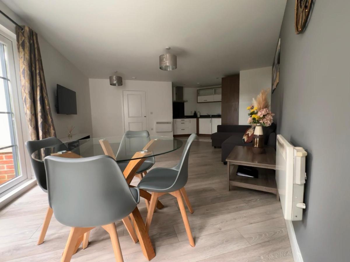 Luxury Apartments - Wallis Square, Farnborough Farnborough  Buitenkant foto